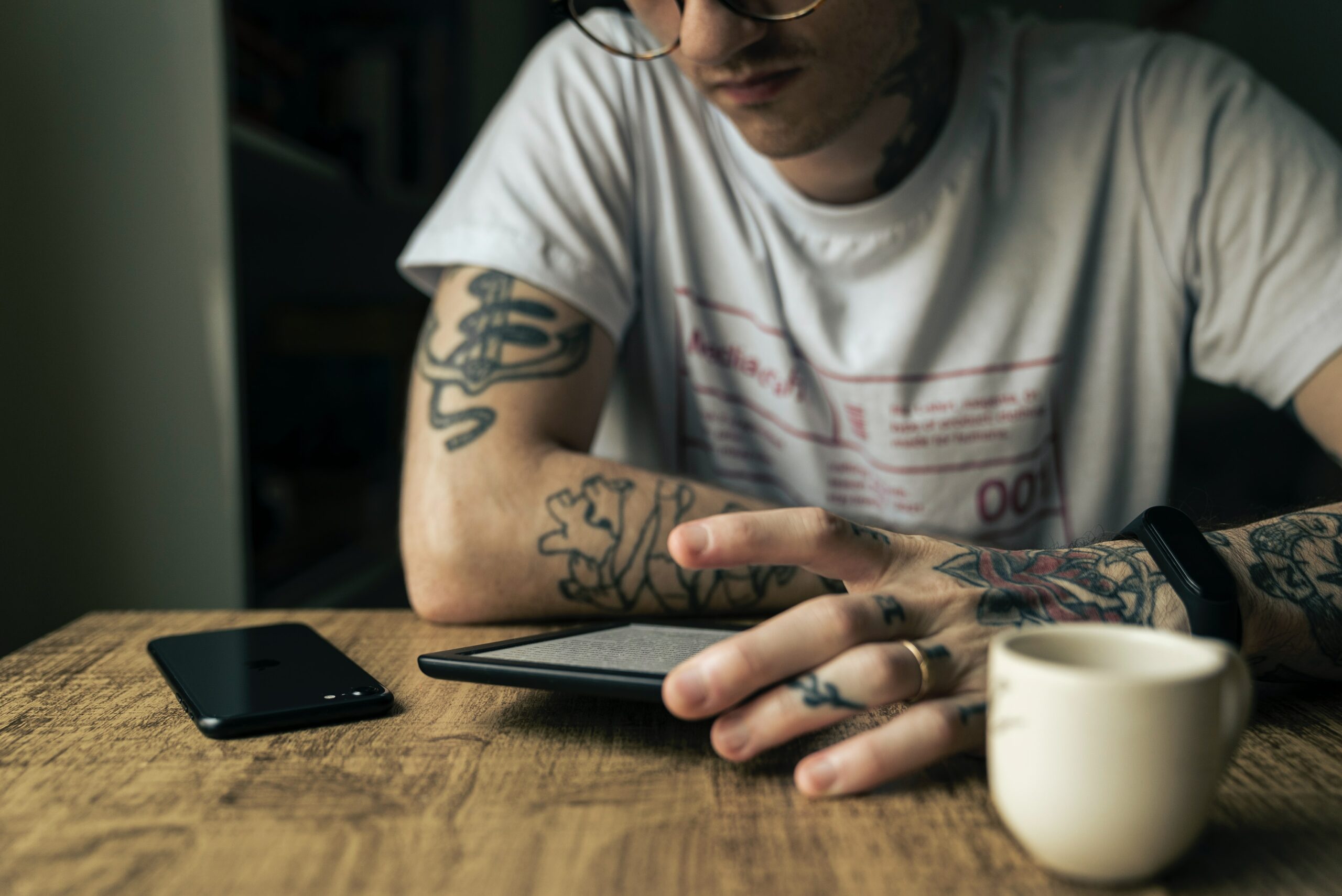 homem-aguardando-emprestimo-pessoal-online